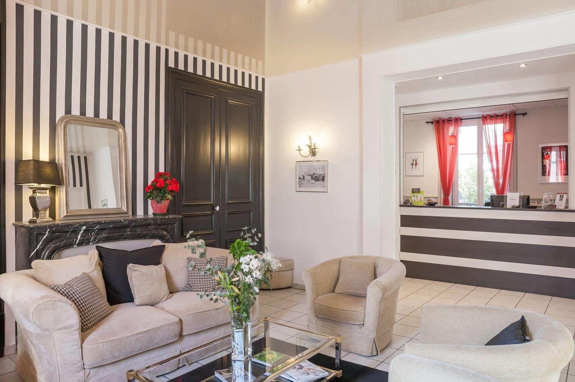 Le Charleston 3*